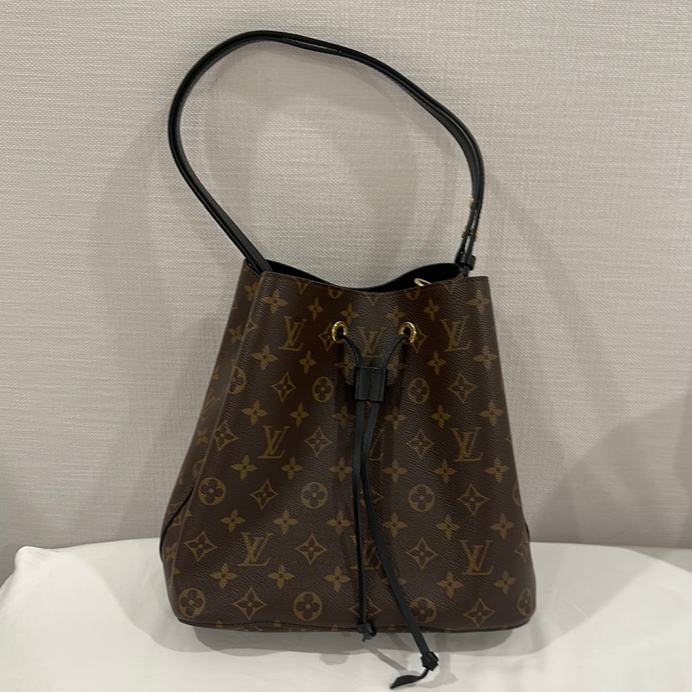 LV NéoNoé Bucket Bag